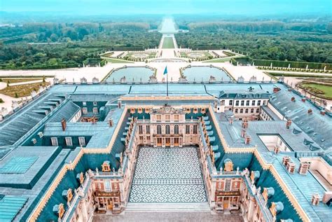 Top Things to Do in Versailles .